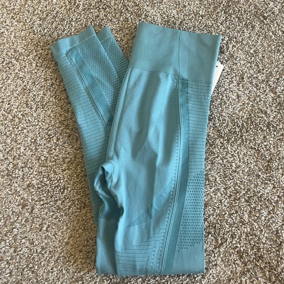 2-Piece Workout Set - Picture 2 of 6